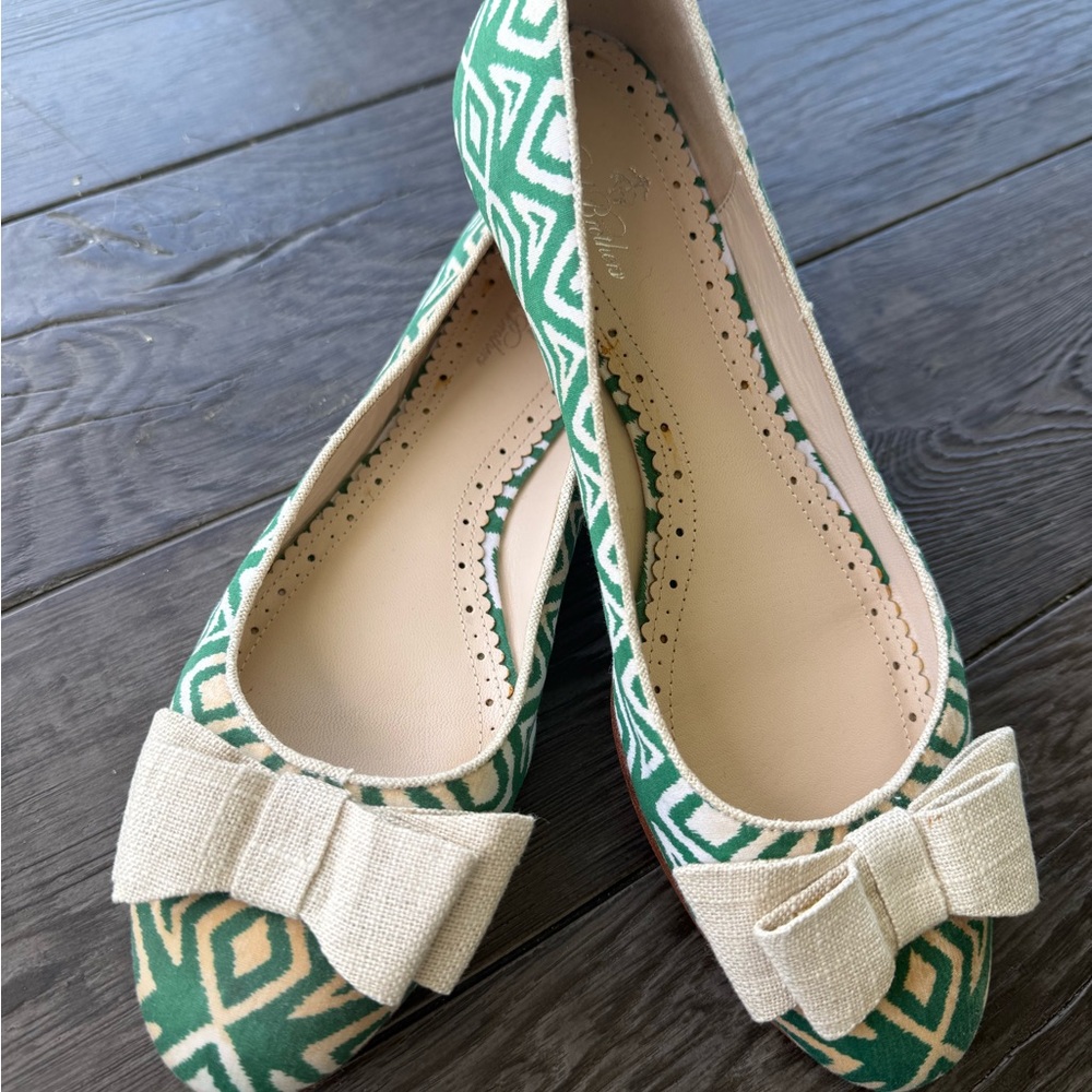 Brooks Brothers Green and Cream Patterned Flats Size 9